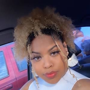 Meet your Posher, Alexis